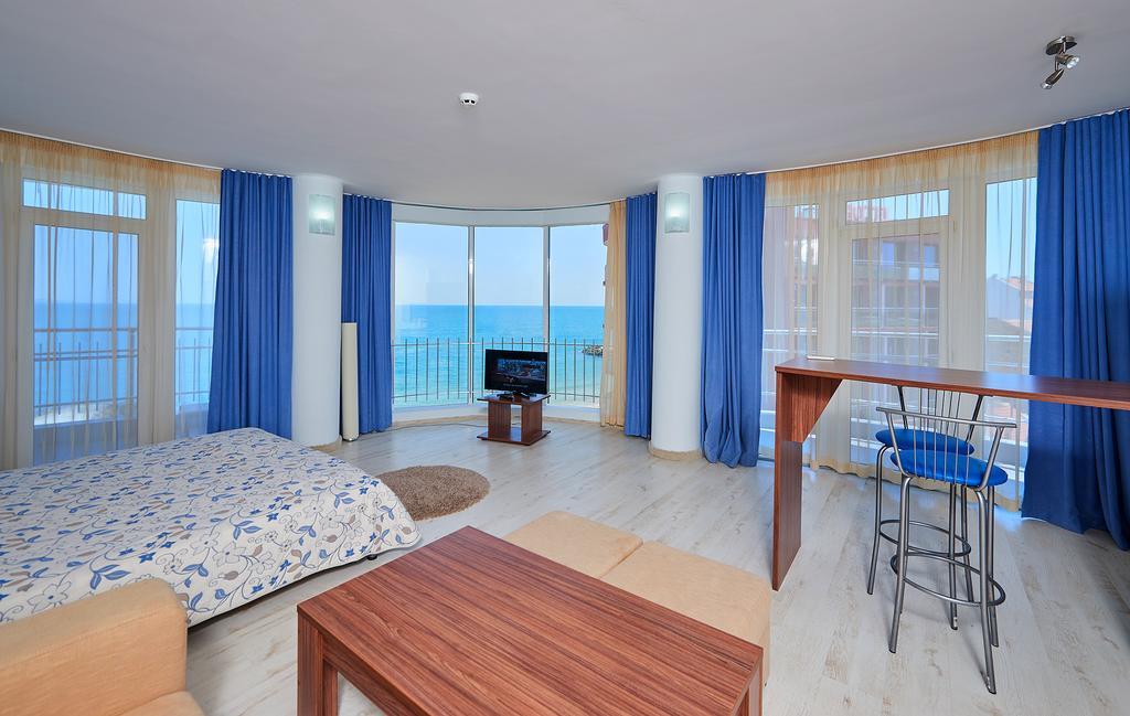 Family Hotel Regata Pomorie Exterior photo