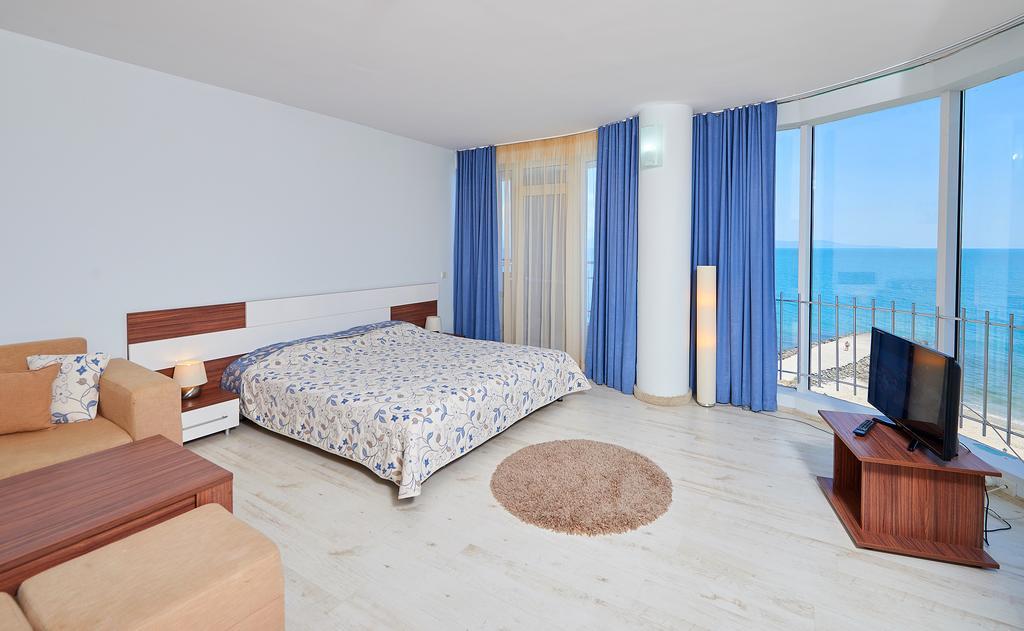 Family Hotel Regata Pomorie Exterior photo